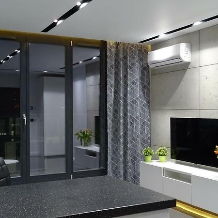 Black Line Apartment كراكوفيا المظهر الخارجي الصورة