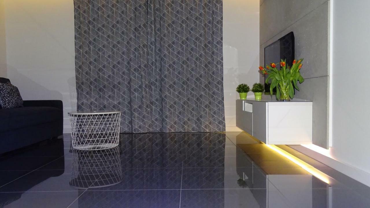 Black Line Apartment كراكوفيا المظهر الخارجي الصورة